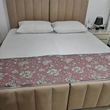 Guest House Emi Μπεράτ Εξωτερικό φωτογραφία