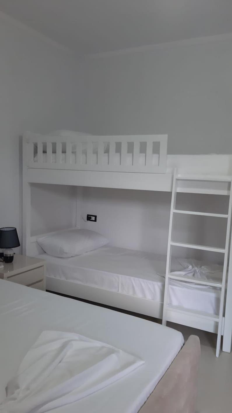 Guest House Emi Μπεράτ Εξωτερικό φωτογραφία
